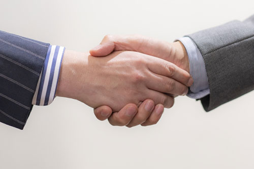 フィルム型ペロブスカイト太陽電池の実用化はいつから？