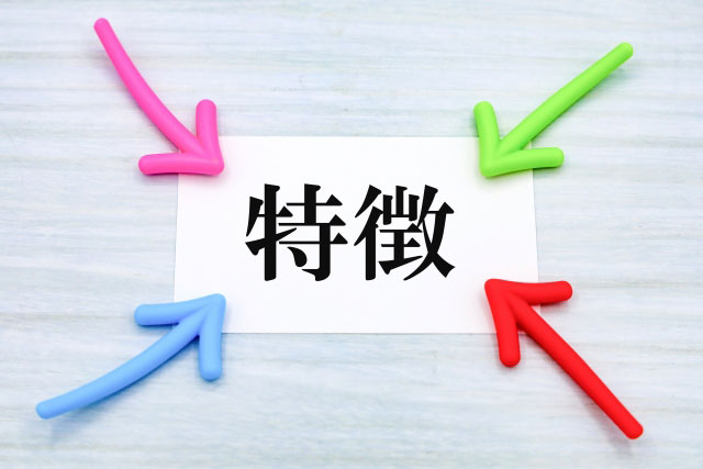 折板屋根への設置で使われる主要な金具の種類と特徴